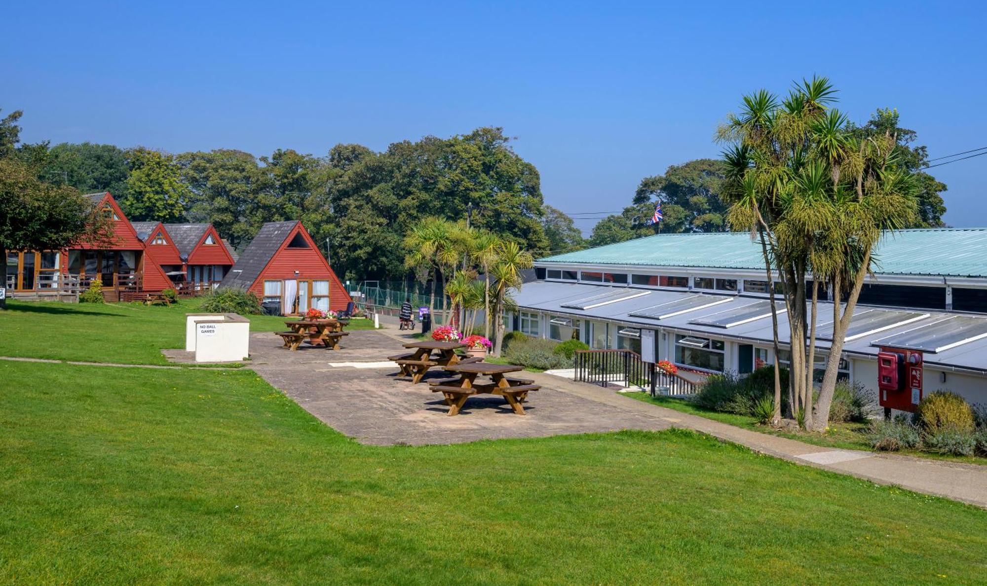Escape To A Clifftop Chalet With Pool And Tennis Onsite - 1A Kingsdown Holiday Park Extérieur photo