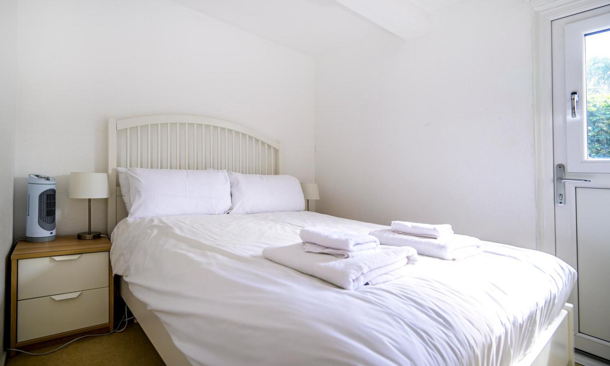 Escape To A Clifftop Chalet With Pool And Tennis Onsite - 1A Kingsdown Holiday Park Extérieur photo