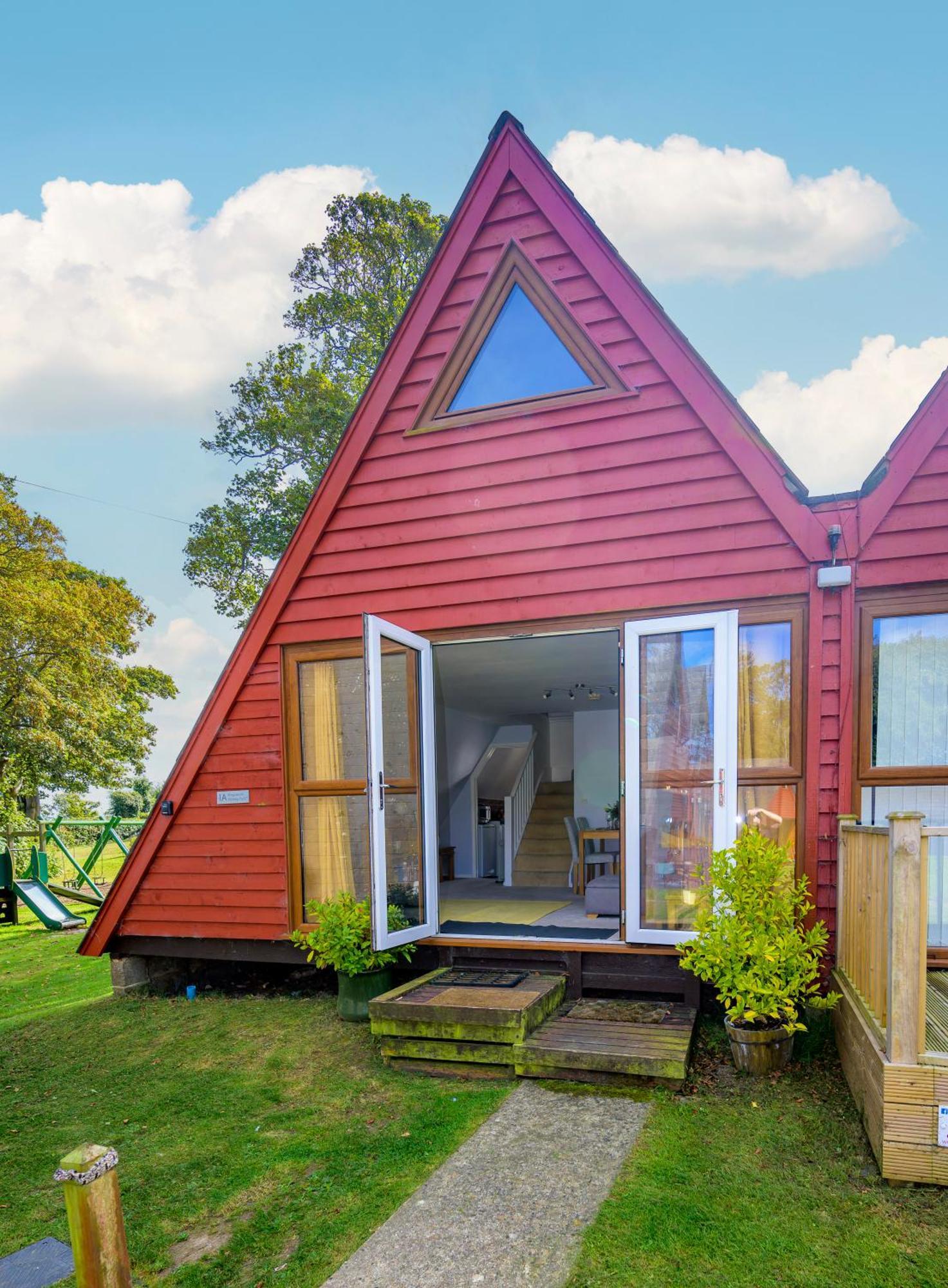 Escape To A Clifftop Chalet With Pool And Tennis Onsite - 1A Kingsdown Holiday Park Extérieur photo